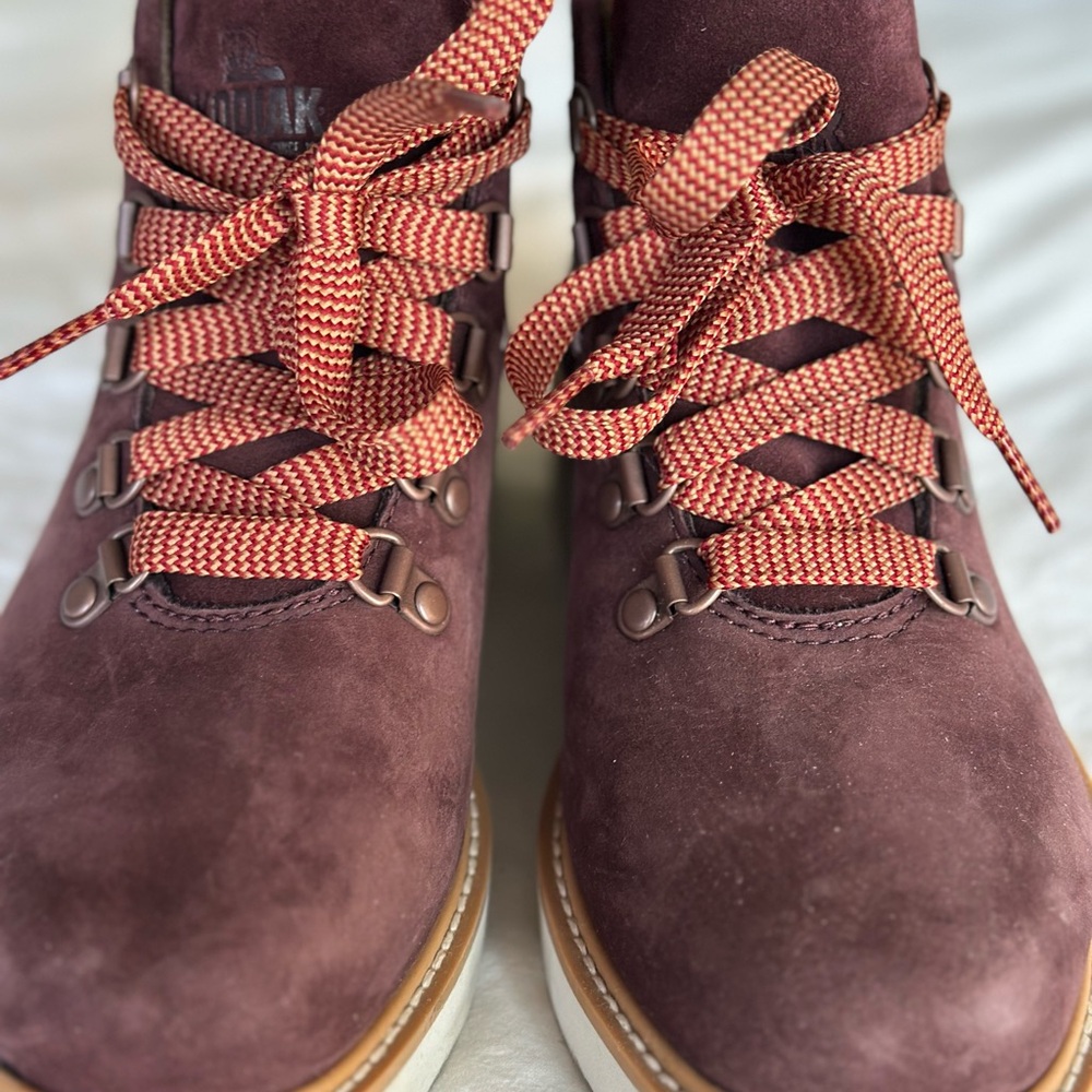 Never Worn Kodiak Women's Lace Up Boots - Burgundy and Tan